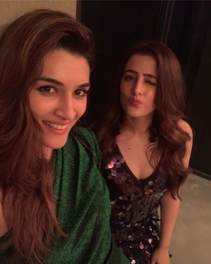 Kriti Sanon (aka) KritiSanoon