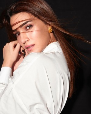 Kriti Sanon (aka) KritiSanoon