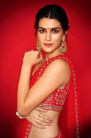 Kriti Sanon (aka) KritiSanoon