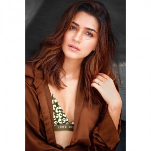 Kriti Sanon (aka) KritiSanoon