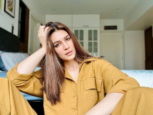 Kriti Sanon (aka) KritiSanoon