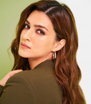 Kriti Sanon (aka) KritiSanoon