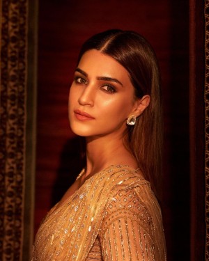 Kriti Sanon (aka) KritiSanoon