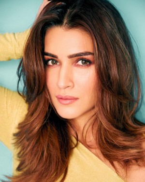 Kriti Sanon (aka) KritiSanoon