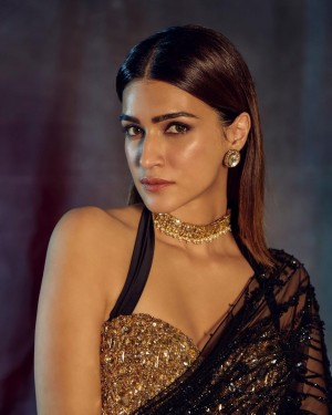 Kriti Sanon (aka) KritiSanoon