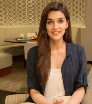 Kriti Sanon (aka) KritiSanoon