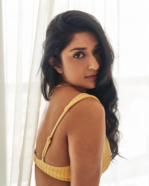 Meera Jasmine (aka) Meera Jasmin