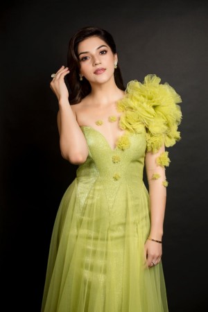 Mehreen Pirzada (aka) Mehrene Kaur Pirzada