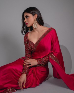 Mouni Roy (aka) MouniRoy