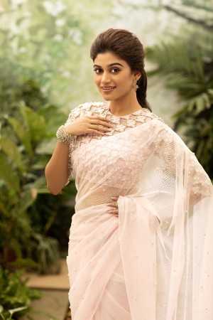 Oviya (aka) Oviya Helen