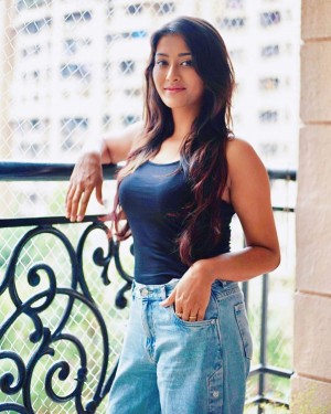 Pooja Jhaveri (aka) PoojaJhaveri