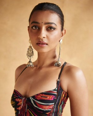 Radhika Apte (aka) RadhikaApte