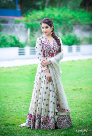 Rashi Khanna (aka) Rashi Kanna