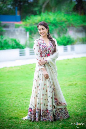 Rashi Khanna (aka) Rashi Kanna