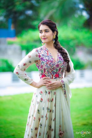 Rashi Khanna (aka) Rashi Kanna