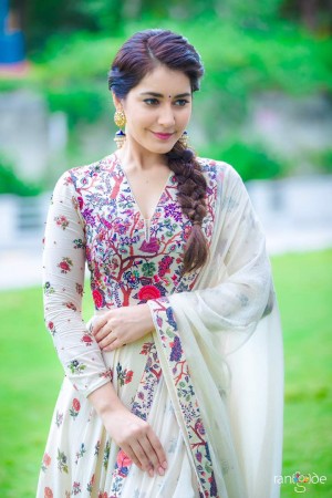 Rashi Khanna (aka) Rashi Kanna