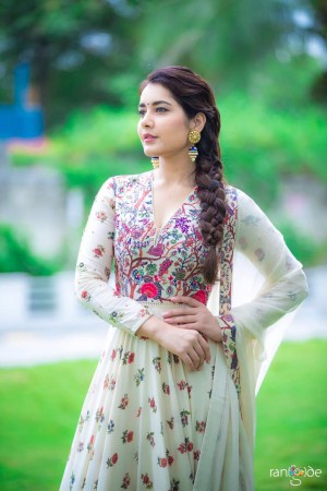 Rashi Khanna (aka) Rashi Kanna