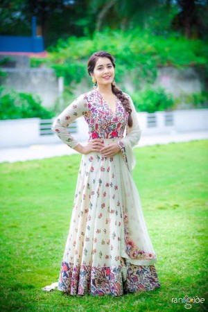 Rashi Khanna (aka) Rashi Kanna