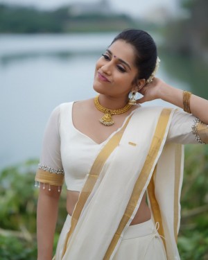 Rashmi Gautam (aka) RashmiGautam