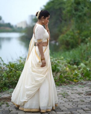 Rashmi Gautam (aka) RashmiGautam