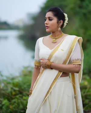 Rashmi Gautam (aka) RashmiGautam