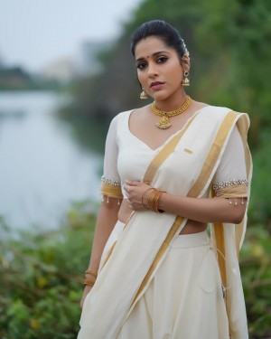 Rashmi Gautam (aka) RashmiGautam