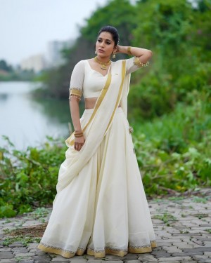 Rashmi Gautam (aka) RashmiGautam