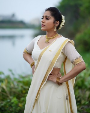 Rashmi Gautam (aka) RashmiGautam