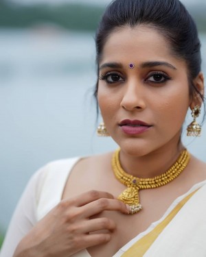 Rashmi Gautam (aka) RashmiGautam