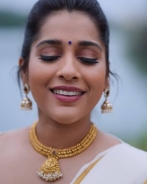 Rashmi Gautam (aka) RashmiGautam