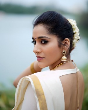 Rashmi Gautam (aka) RashmiGautam