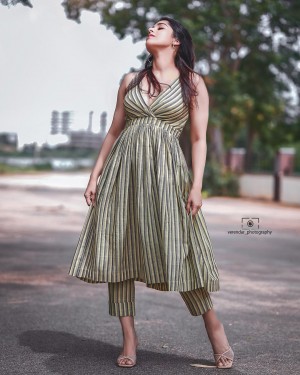 Rashmi Gautam (aka) RashmiGautam