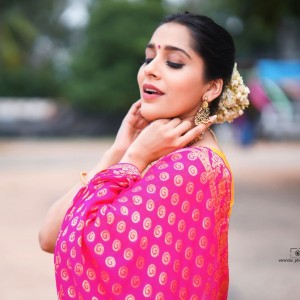 Rashmi Gautam (aka) RashmiGautam