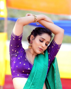 Rashmi Gautam (aka) RashmiGautam