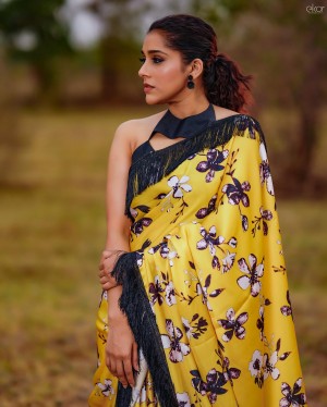 Rashmi Gautam (aka) RashmiGautam