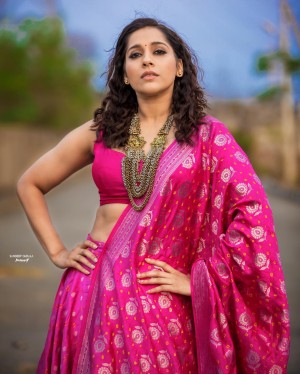 Rashmi Gautam (aka) RashmiGautam