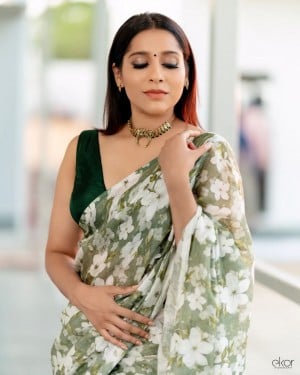 Rashmi Gautam (aka) RashmiGautam