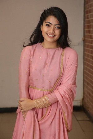 Rashmika Mandanna (aka) RashmikaMandanna