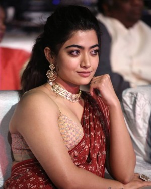 Rashmika Mandanna (aka) RashmikaMandanna