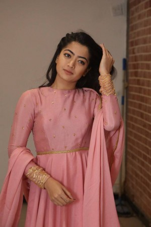 Rashmika Mandanna (aka) RashmikaMandanna