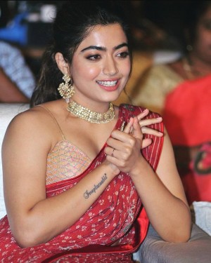 Rashmika Mandanna (aka) RashmikaMandanna