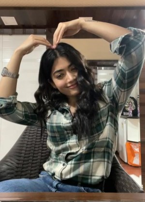 Rashmika Mandanna (aka) RashmikaMandanna