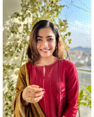 Rashmika Mandanna (aka) RashmikaMandanna