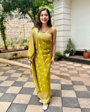 Rashmika Mandanna (aka) RashmikaMandanna