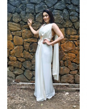 Regina Cassandra (aka) Regina