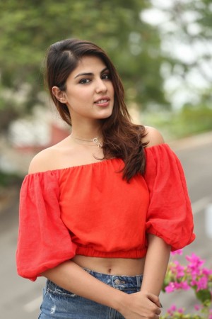 Rhea Chakraborty (aka) RheaChakraborty