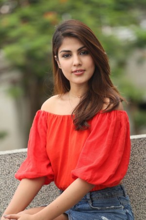 Rhea Chakraborty (aka) RheaChakraborty