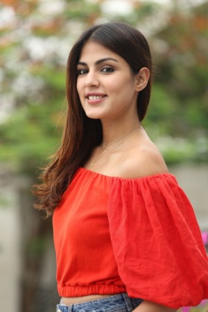 Rhea Chakraborty (aka) RheaChakraborty