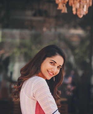 Ruhani Sharma (aka) RuhaniSharma