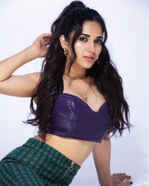 Ruhani Sharma (aka) RuhaniSharma